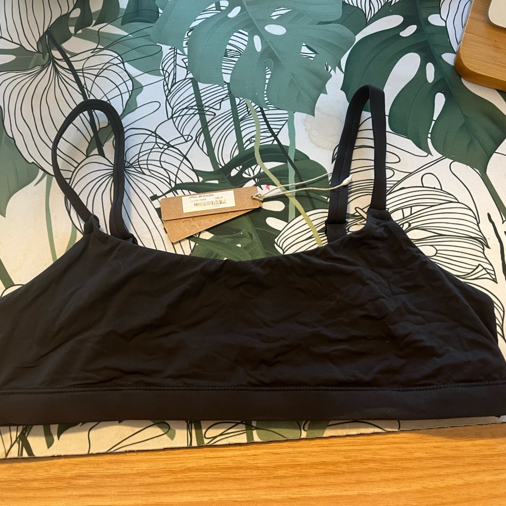 NWT SKIMS fits everybody scoop bralette in Onyx